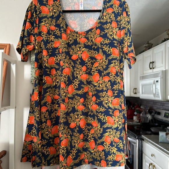 LuLaRoe 4 Perfect Tunics Women size M - (fits L-XL) lot of 4 shirts - Picture 4 of 4